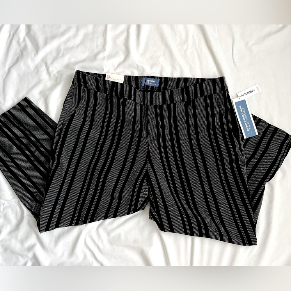 NWT OLD NAVY Harper Mid Rise Cropped Pants